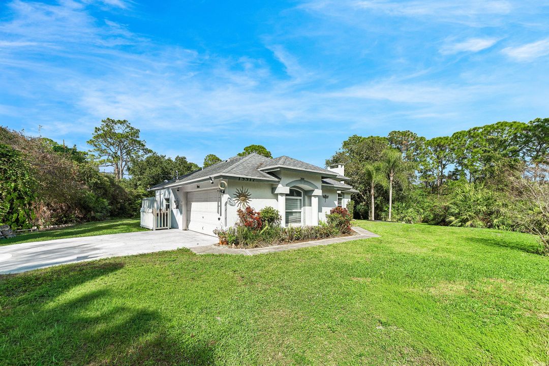 For Sale: $589,000 (3 beds, 2 baths, 1938 Square Feet)