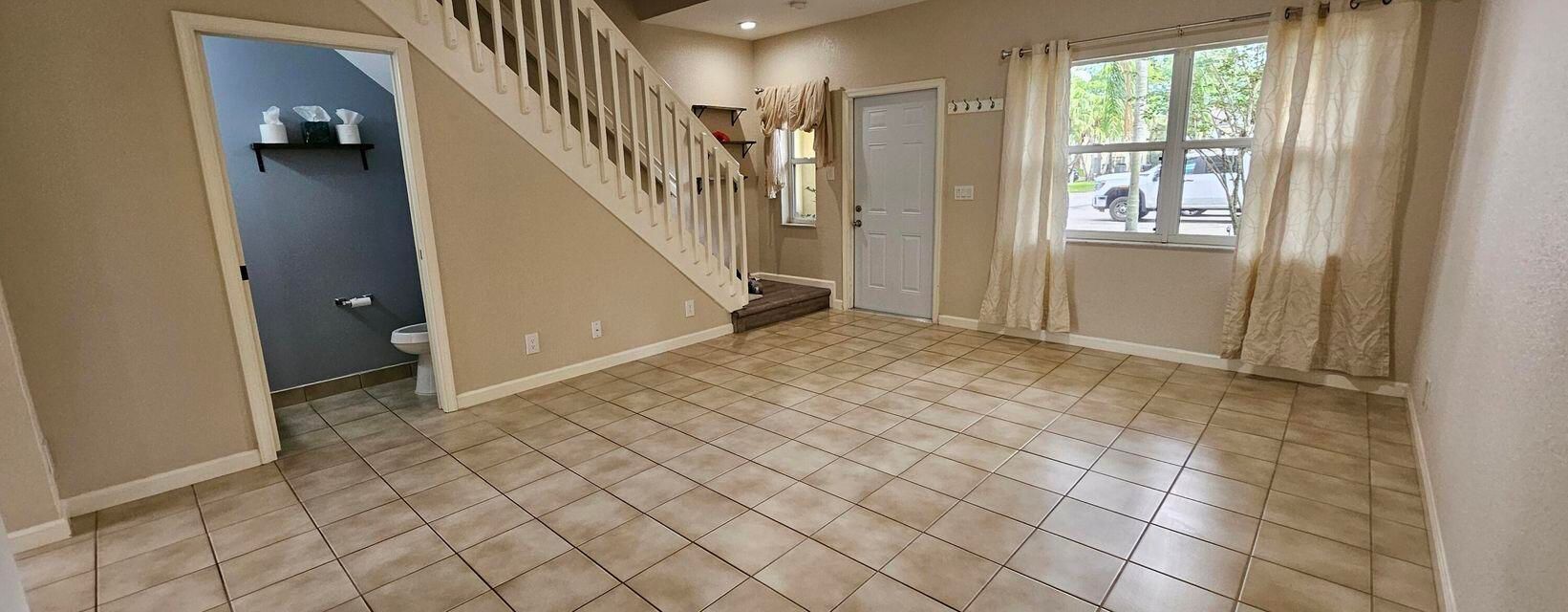 For Rent: $3,200 (2 beds, 2 baths, 1062 Square Feet)