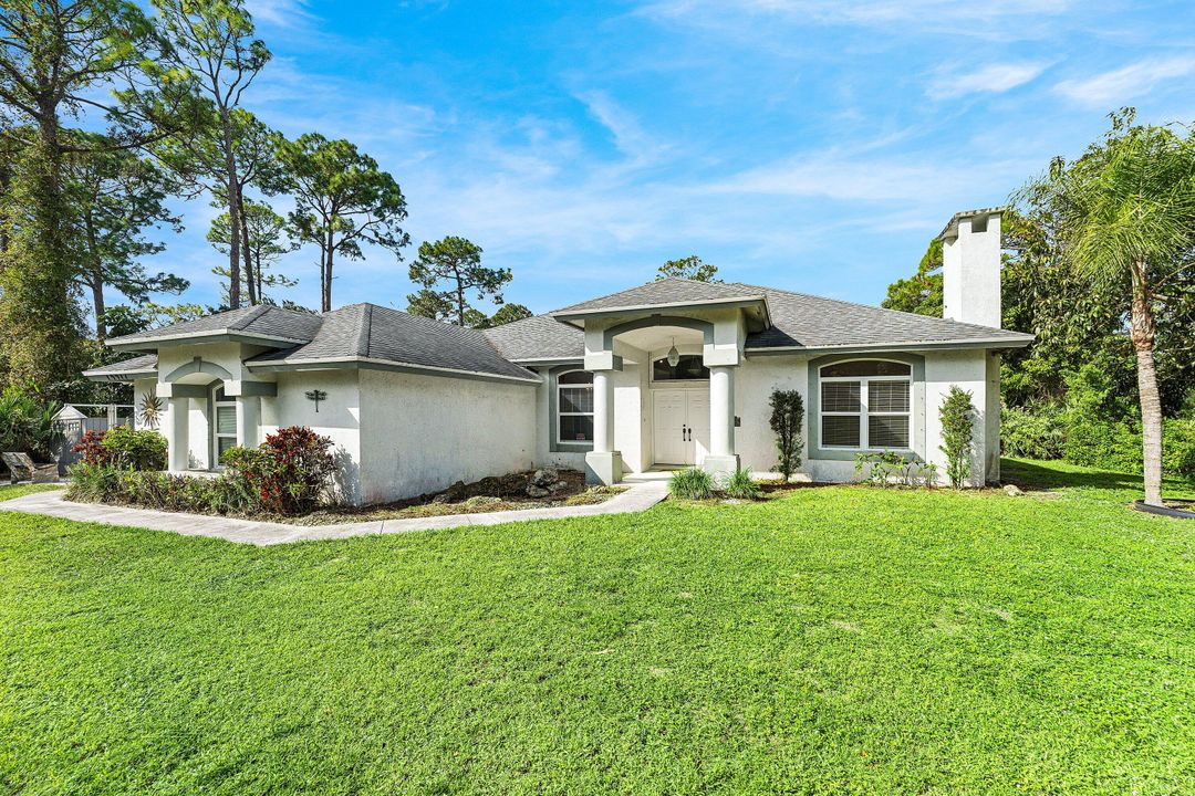 For Sale: $589,000 (3 beds, 2 baths, 1938 Square Feet)