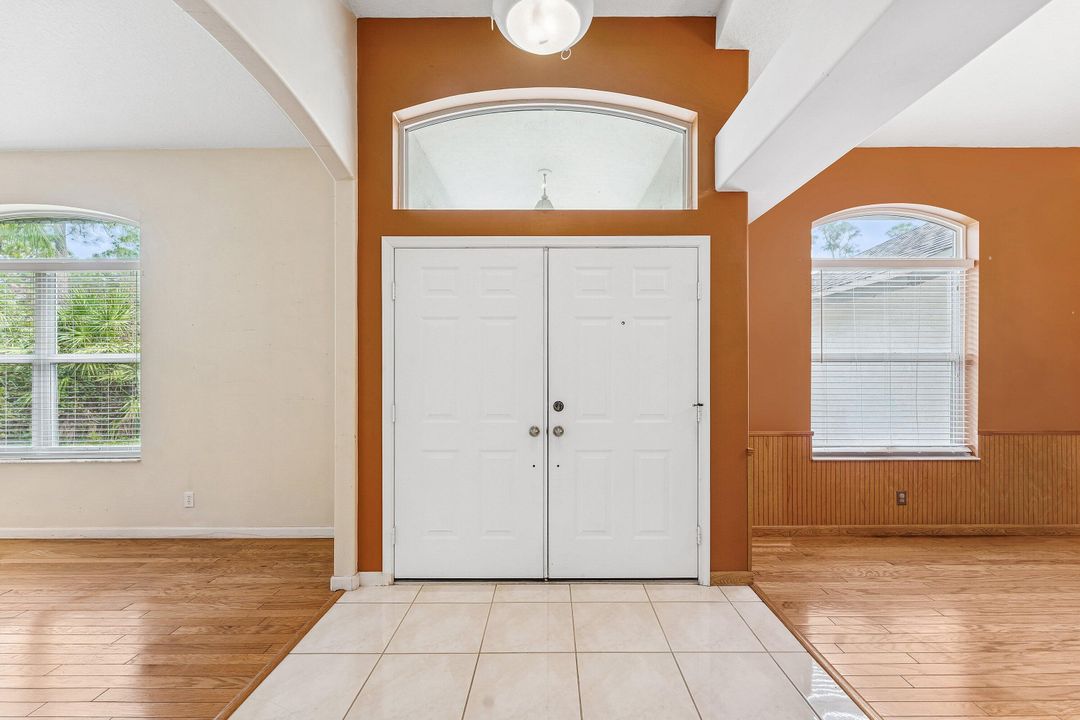 For Sale: $589,000 (3 beds, 2 baths, 1938 Square Feet)