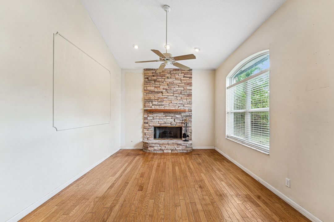 For Sale: $589,000 (3 beds, 2 baths, 1938 Square Feet)