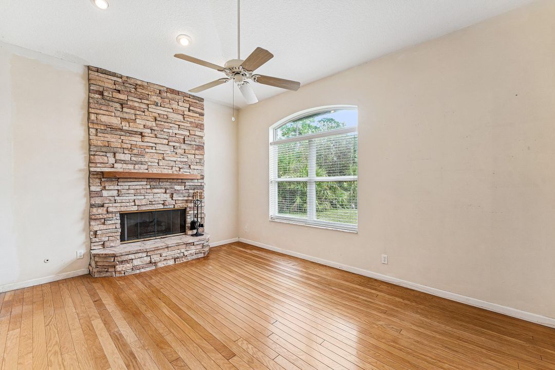 For Sale: $589,000 (3 beds, 2 baths, 1938 Square Feet)