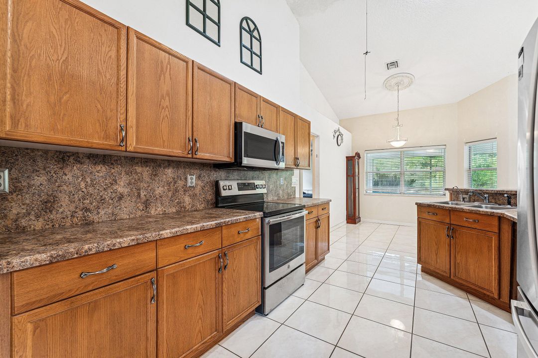 For Sale: $589,000 (3 beds, 2 baths, 1938 Square Feet)