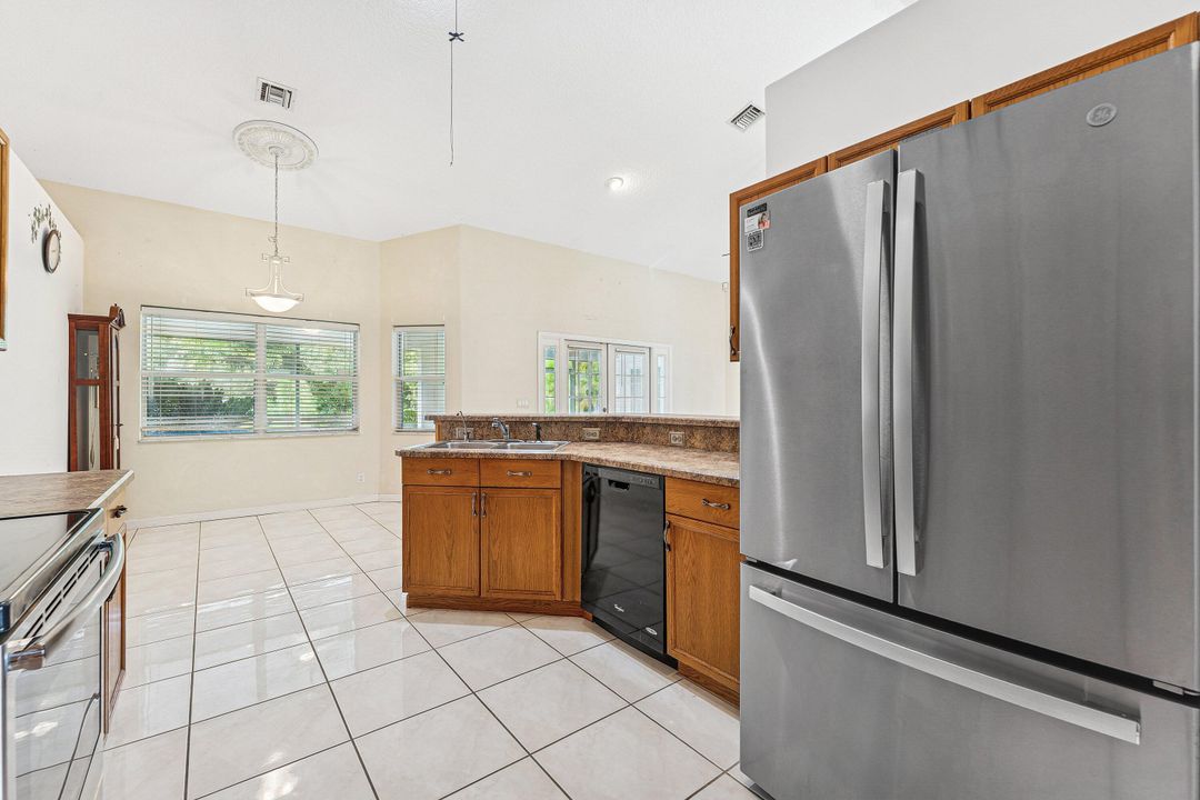 For Sale: $589,000 (3 beds, 2 baths, 1938 Square Feet)