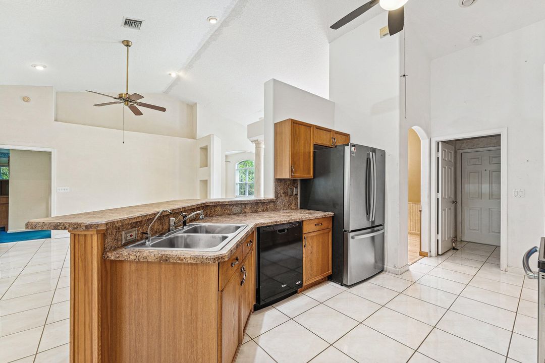 For Sale: $589,000 (3 beds, 2 baths, 1938 Square Feet)