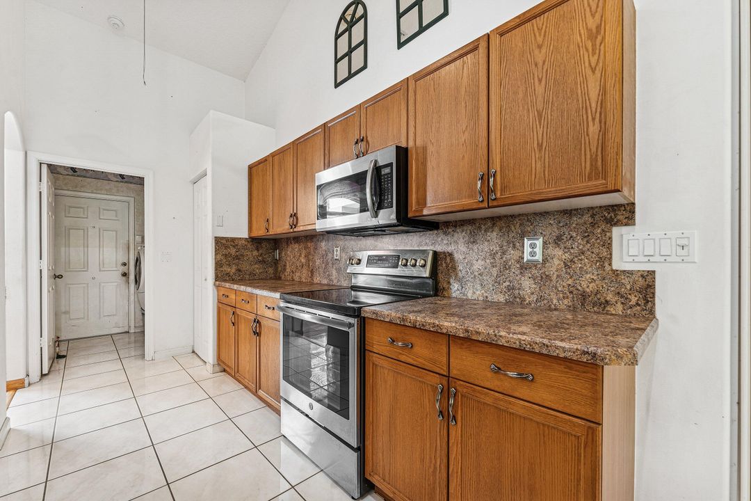 For Sale: $589,000 (3 beds, 2 baths, 1938 Square Feet)
