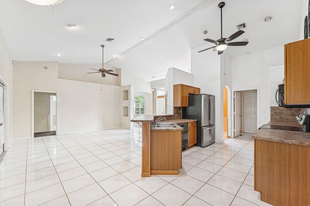 For Sale: $589,000 (3 beds, 2 baths, 1938 Square Feet)