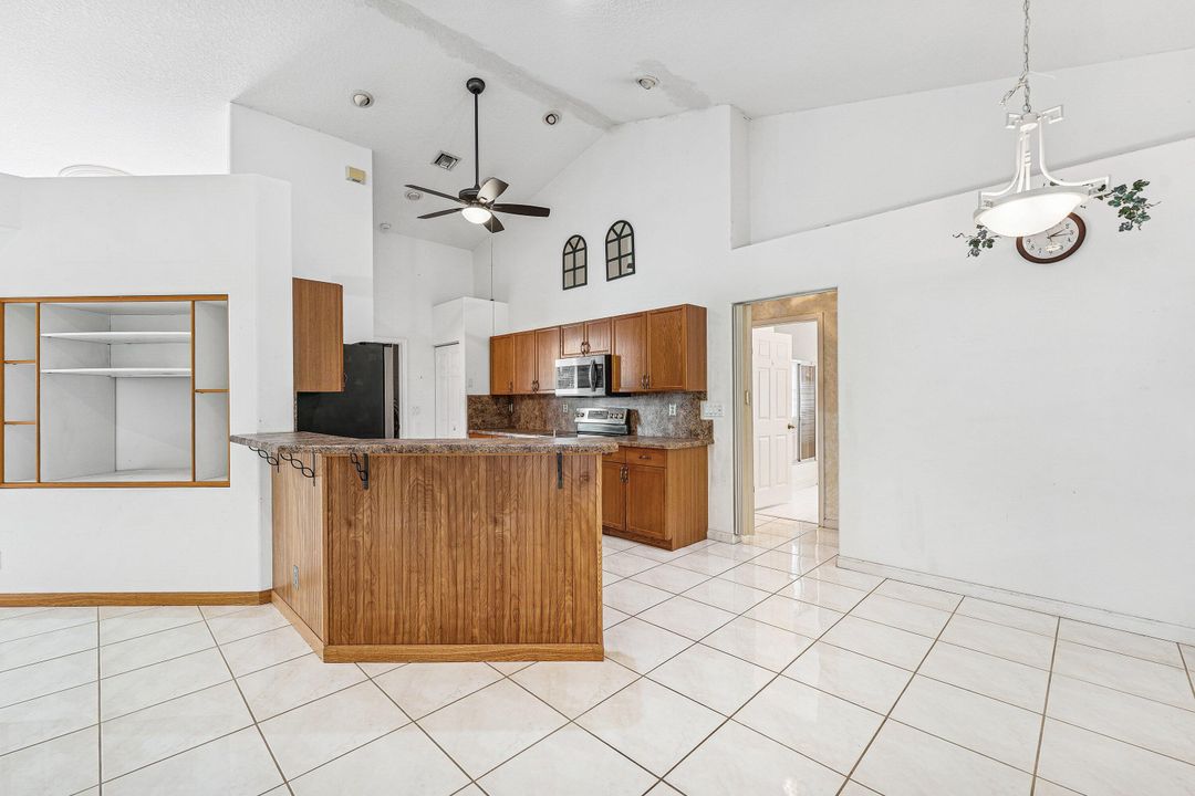 For Sale: $589,000 (3 beds, 2 baths, 1938 Square Feet)