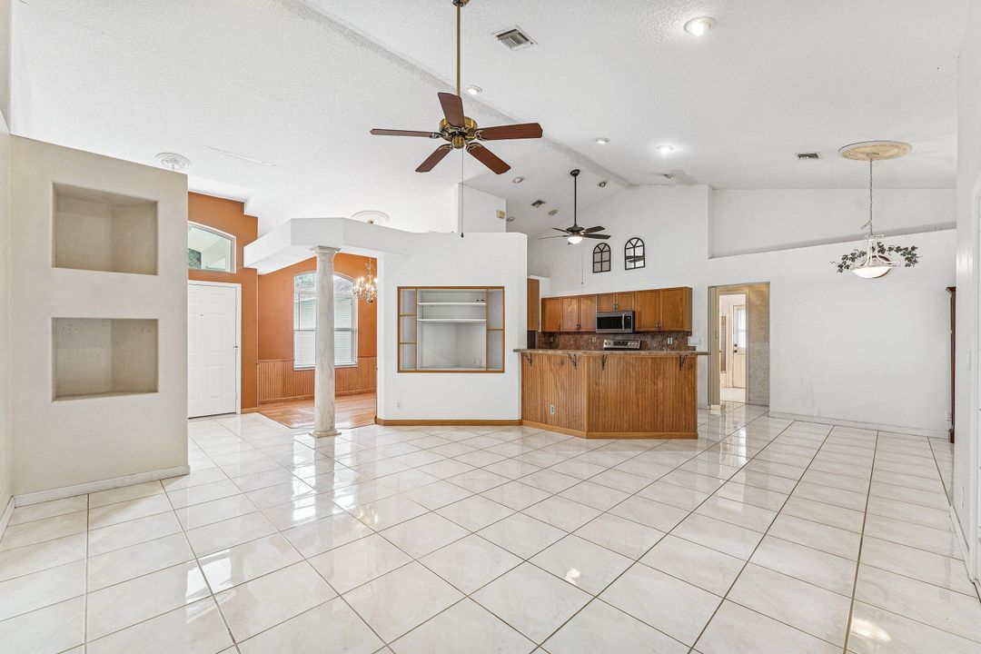 For Sale: $589,000 (3 beds, 2 baths, 1938 Square Feet)