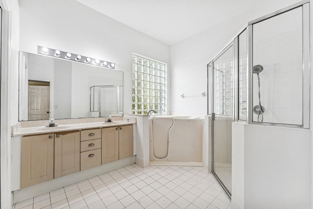 For Sale: $589,000 (3 beds, 2 baths, 1938 Square Feet)