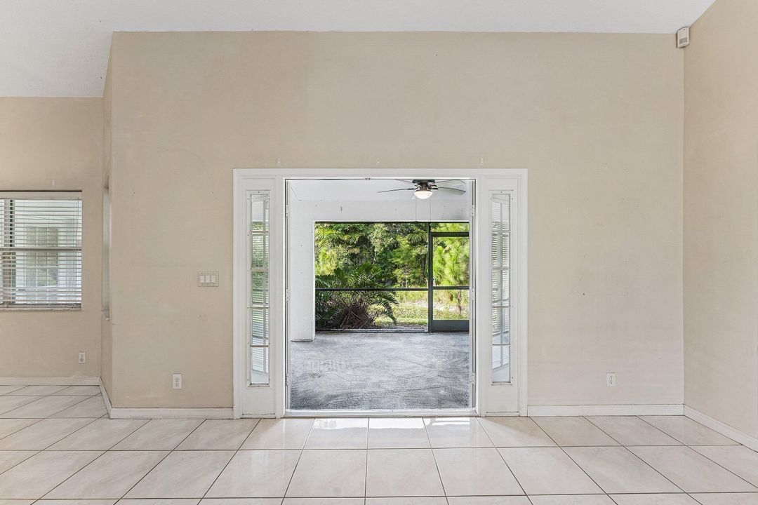 For Sale: $589,000 (3 beds, 2 baths, 1938 Square Feet)