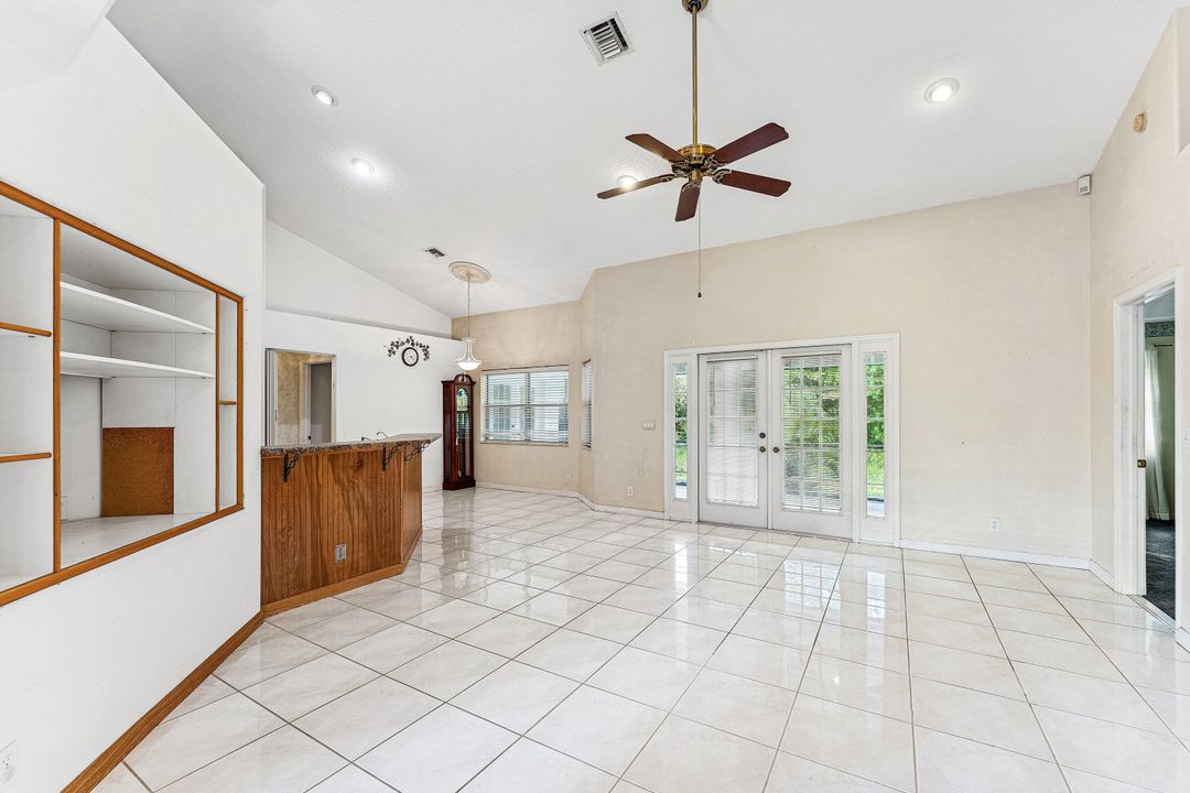 For Sale: $589,000 (3 beds, 2 baths, 1938 Square Feet)