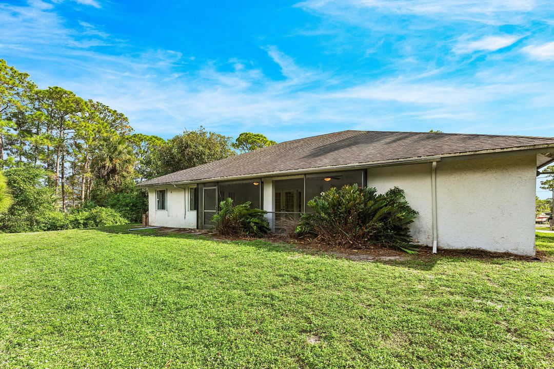 For Sale: $589,000 (3 beds, 2 baths, 1938 Square Feet)