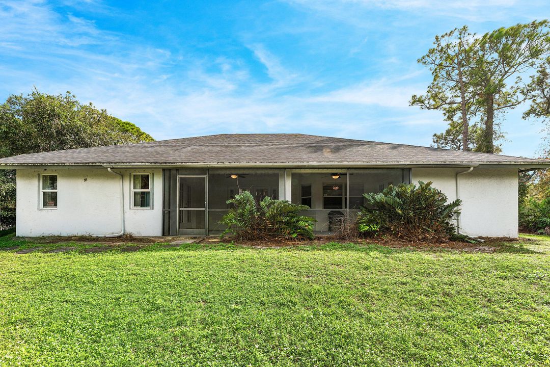 For Sale: $589,000 (3 beds, 2 baths, 1938 Square Feet)