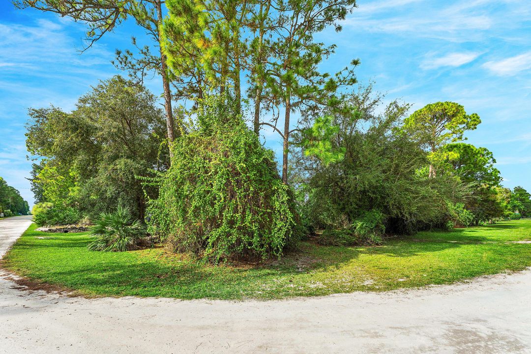 For Sale: $589,000 (3 beds, 2 baths, 1938 Square Feet)