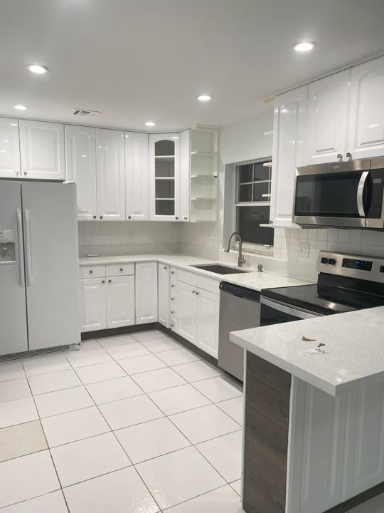 В аренду: $3,650 (2 спален, 2 ванн, 1106 Квадратных фут)