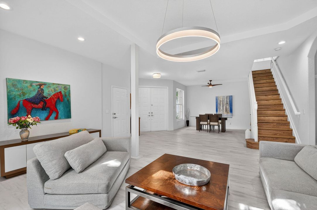 出租: $4,700 (4 贝兹, 2 浴室, 2414 平方英尺)