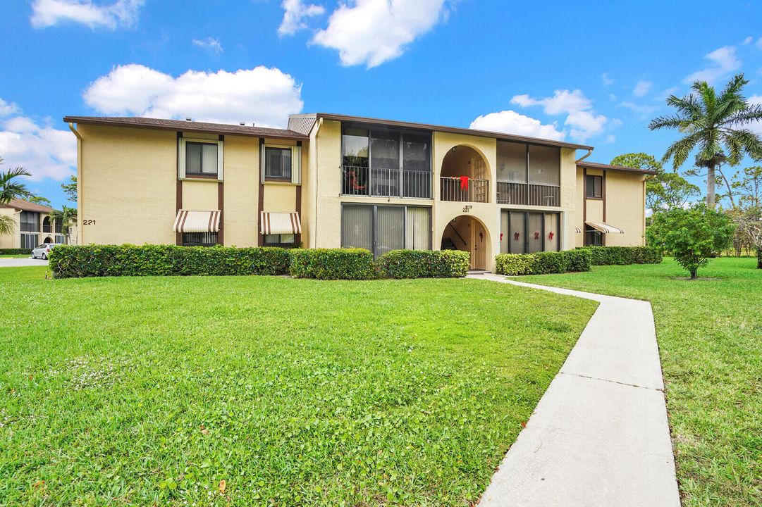 待售: $120,000 (2 贝兹, 1 浴室, 924 平方英尺)