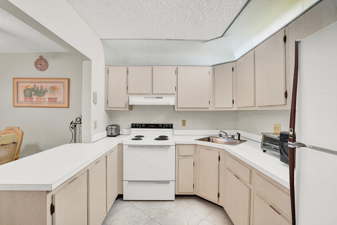 待售: $120,000 (2 贝兹, 1 浴室, 924 平方英尺)