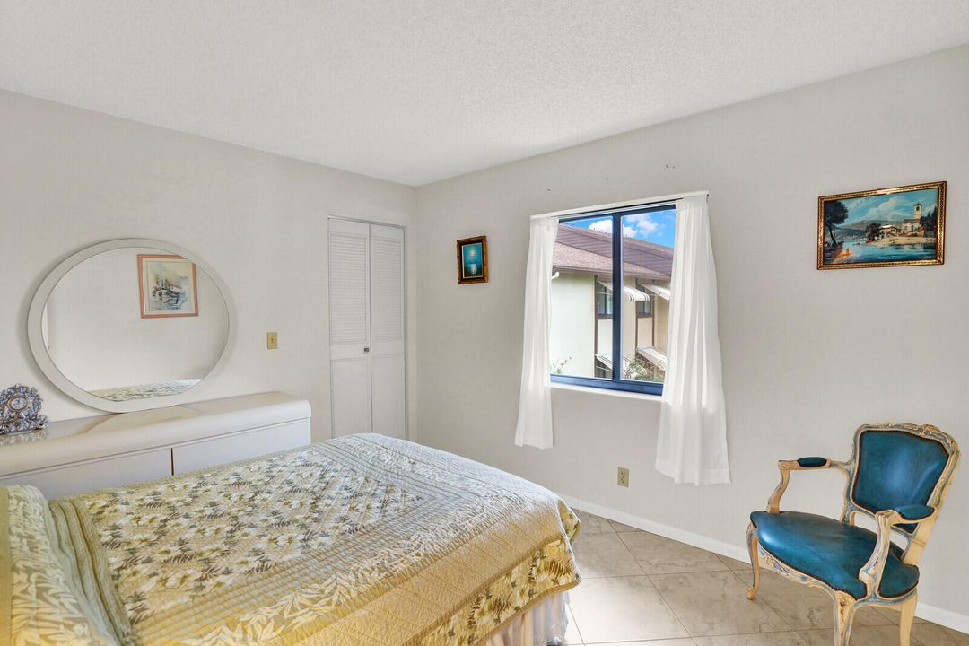 待售: $120,000 (2 贝兹, 1 浴室, 924 平方英尺)