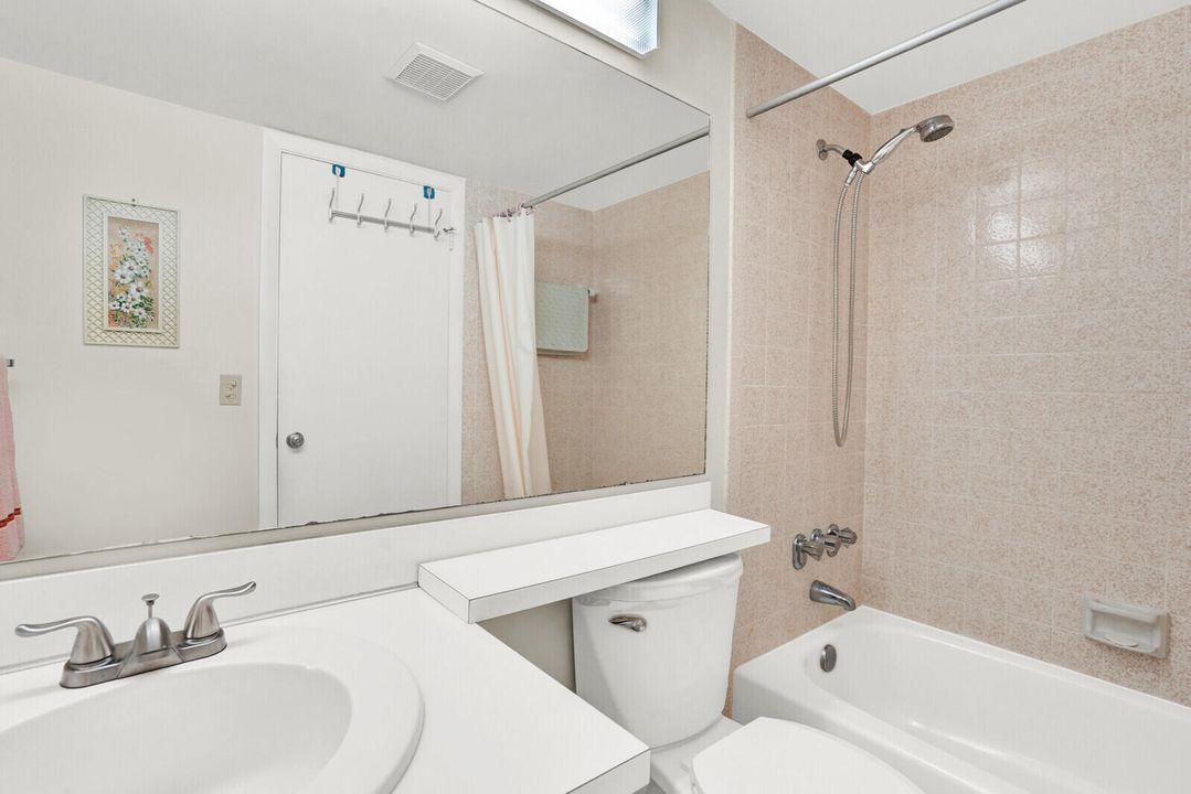 待售: $120,000 (2 贝兹, 1 浴室, 924 平方英尺)