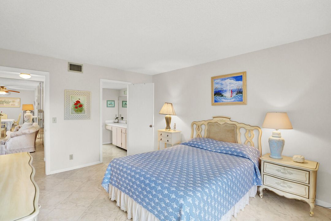 待售: $120,000 (2 贝兹, 1 浴室, 924 平方英尺)