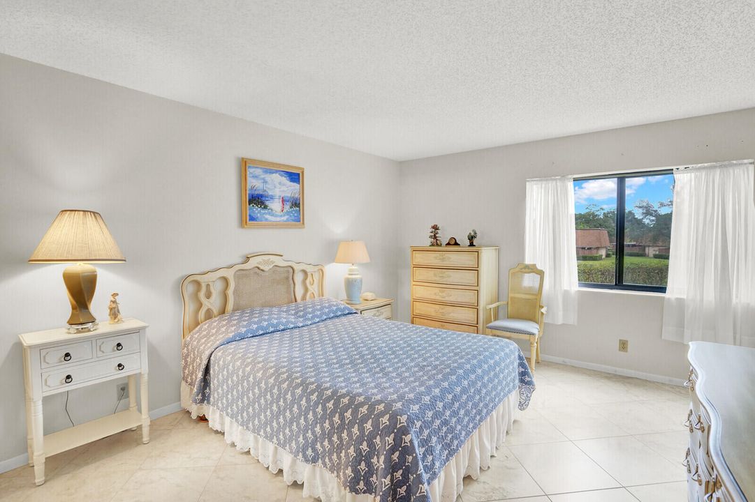 待售: $120,000 (2 贝兹, 1 浴室, 924 平方英尺)