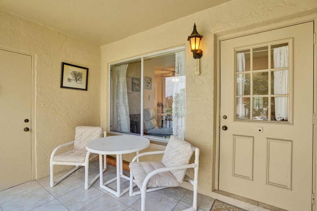 待售: $120,000 (2 贝兹, 1 浴室, 924 平方英尺)