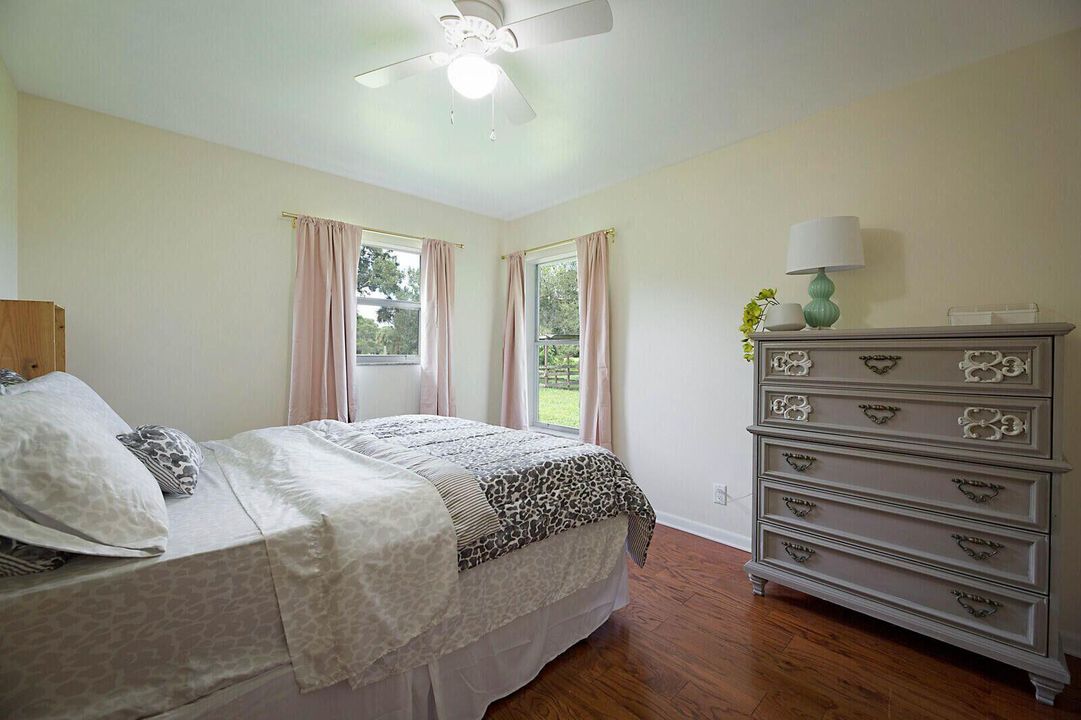 En Venta: $799,000 (2 camas, 2 baños, 897 Pies cuadrados)