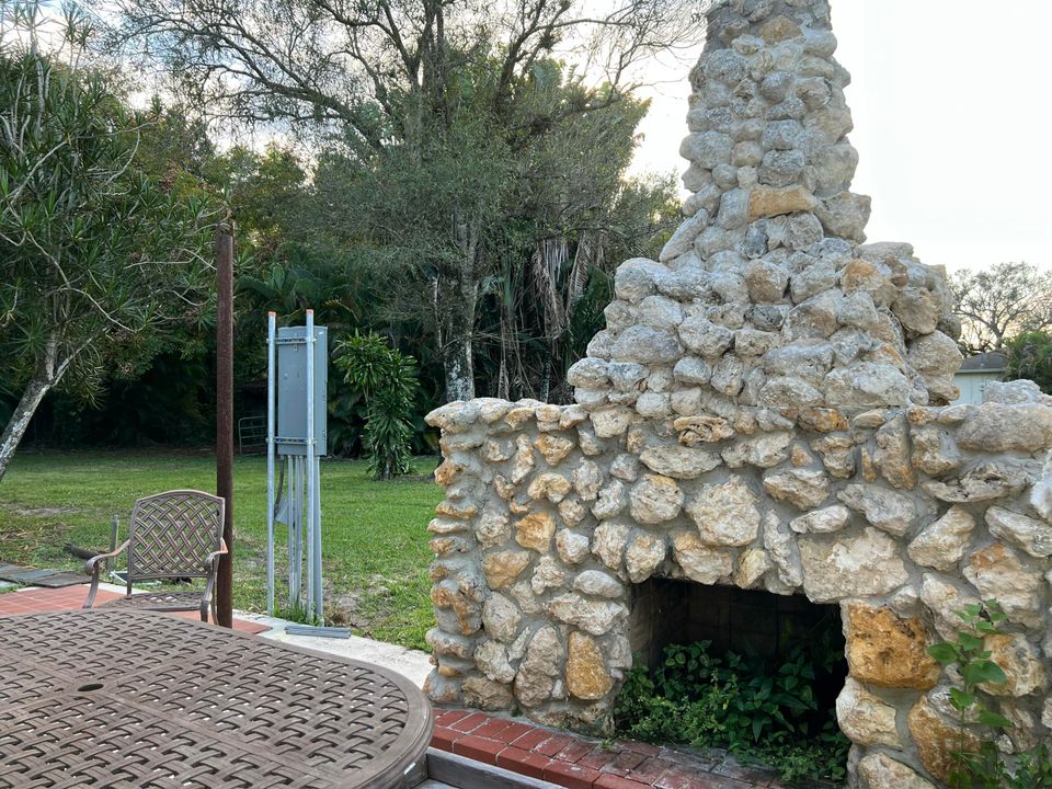 En Venta: $799,000 (2 camas, 2 baños, 897 Pies cuadrados)