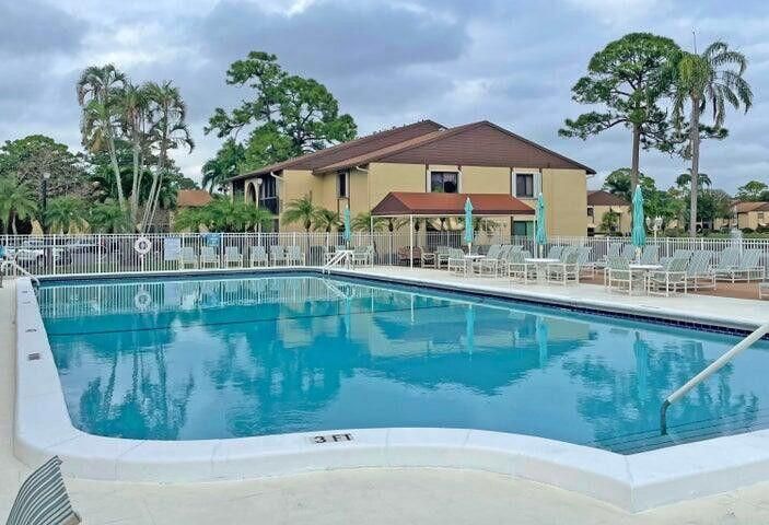 待售: $120,000 (2 贝兹, 1 浴室, 924 平方英尺)