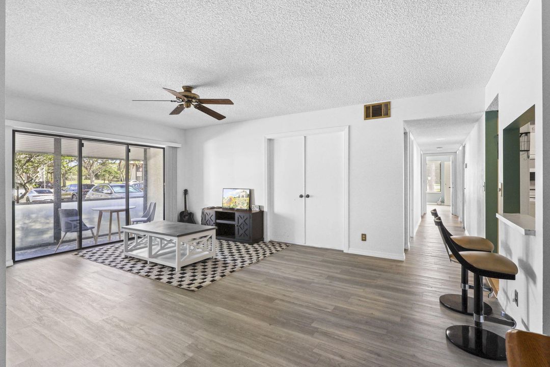 待售: $285,000 (3 贝兹, 2 浴室, 1468 平方英尺)