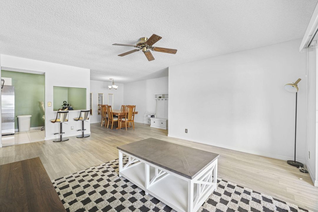 待售: $285,000 (3 贝兹, 2 浴室, 1468 平方英尺)