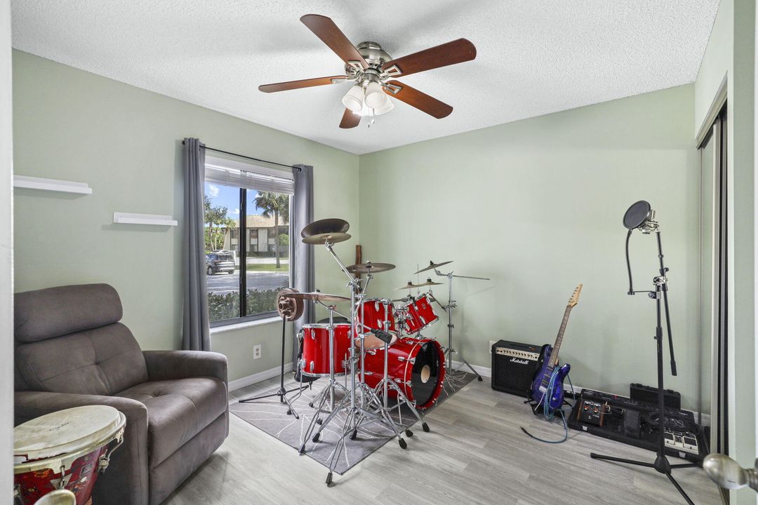 待售: $285,000 (3 贝兹, 2 浴室, 1468 平方英尺)