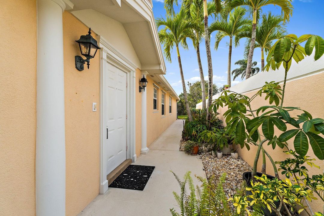 For Sale: $439,000 (2 beds, 2 baths, 1680 Square Feet)