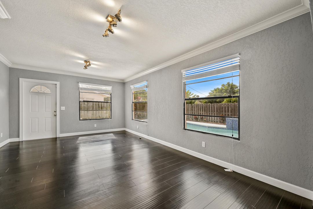 待售: $619,500 (3 贝兹, 2 浴室, 1958 平方英尺)