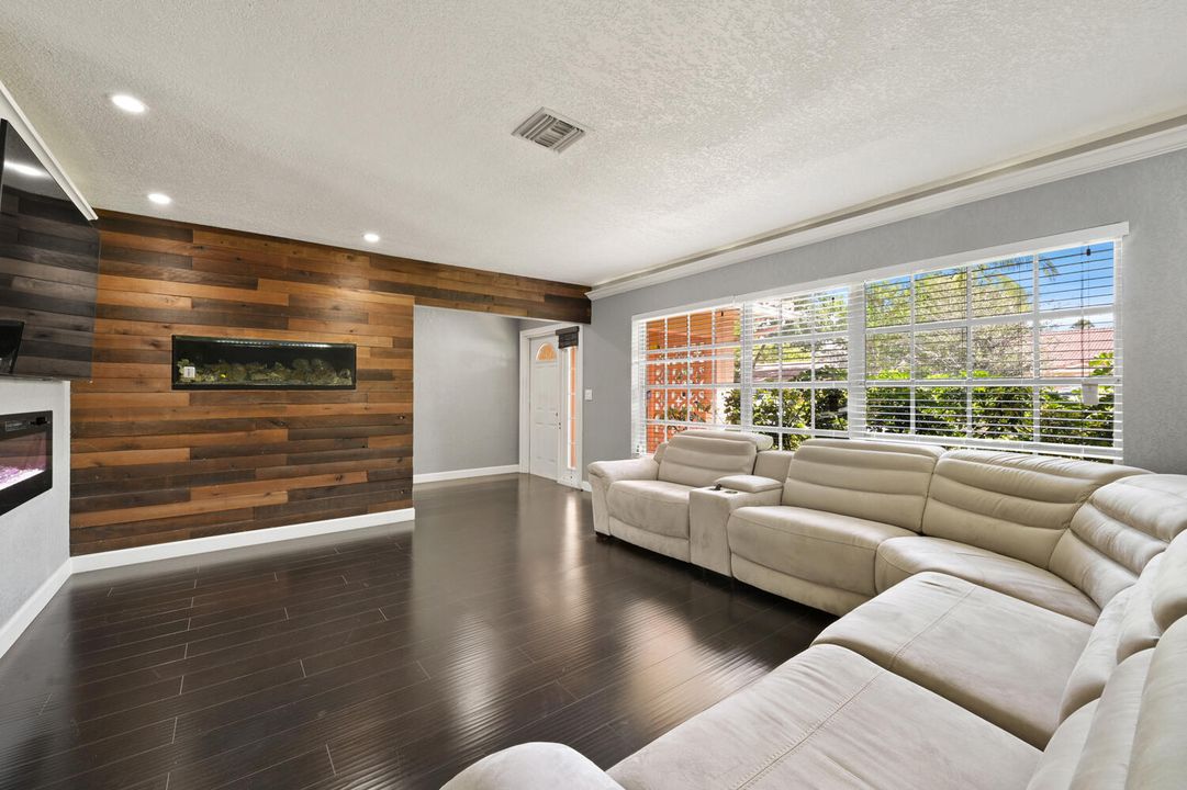 待售: $619,500 (3 贝兹, 2 浴室, 1958 平方英尺)