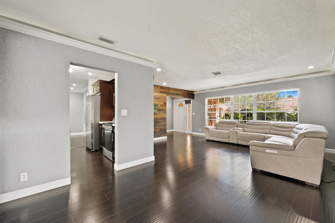 待售: $619,500 (3 贝兹, 2 浴室, 1958 平方英尺)