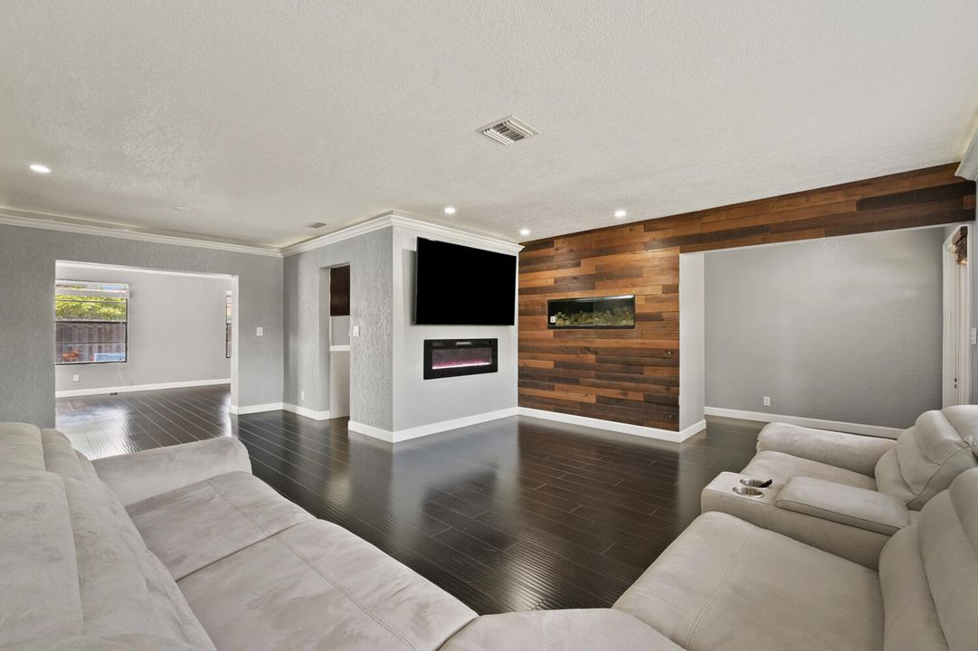 待售: $619,500 (3 贝兹, 2 浴室, 1958 平方英尺)