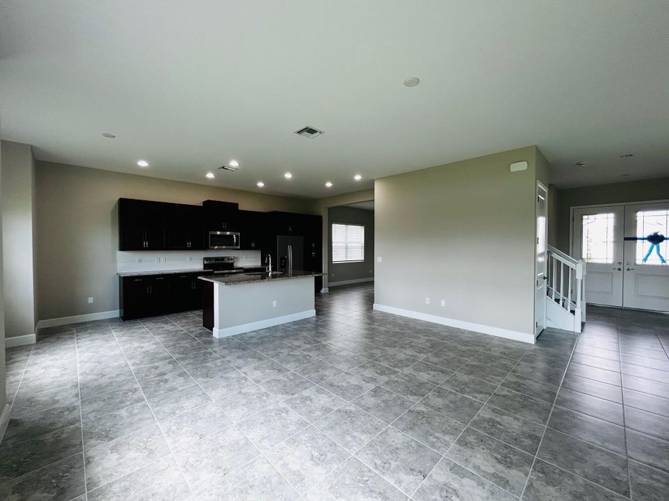 For Rent: $3,900 (4 beds, 3 baths, 3146 Square Feet)