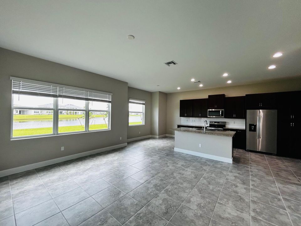 For Rent: $3,900 (4 beds, 3 baths, 3146 Square Feet)