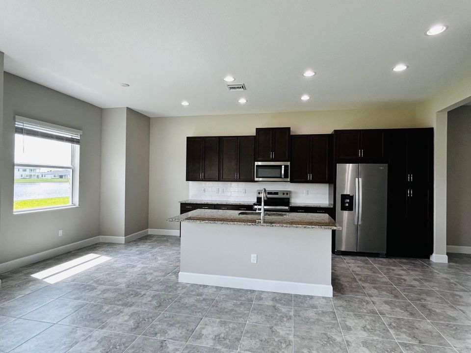 For Rent: $3,900 (4 beds, 3 baths, 3146 Square Feet)