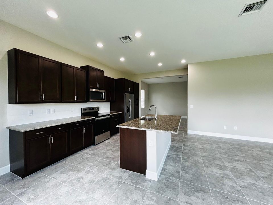 For Rent: $3,900 (4 beds, 3 baths, 3146 Square Feet)