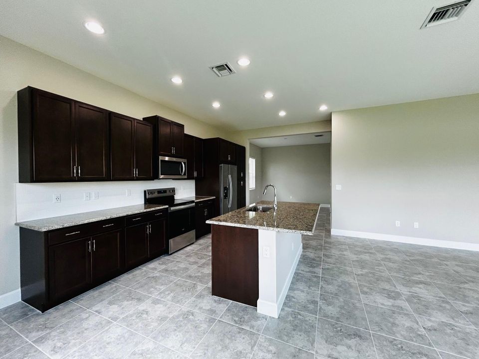 For Rent: $3,900 (4 beds, 3 baths, 3146 Square Feet)