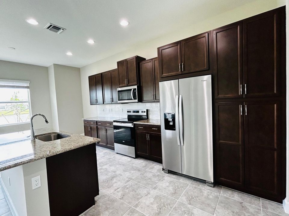 For Rent: $3,900 (4 beds, 3 baths, 3146 Square Feet)