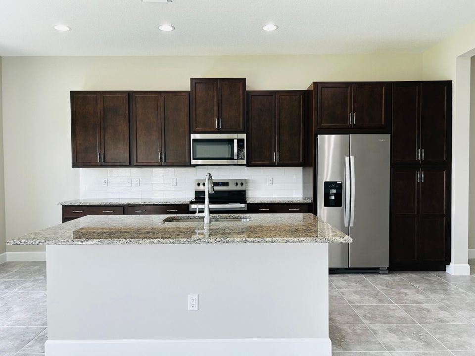 For Rent: $3,900 (4 beds, 3 baths, 3146 Square Feet)