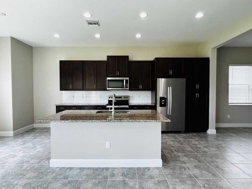 For Rent: $3,900 (4 beds, 3 baths, 3146 Square Feet)