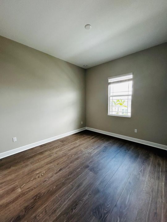 For Rent: $3,900 (4 beds, 3 baths, 3146 Square Feet)