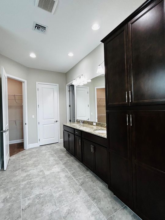 For Rent: $3,900 (4 beds, 3 baths, 3146 Square Feet)