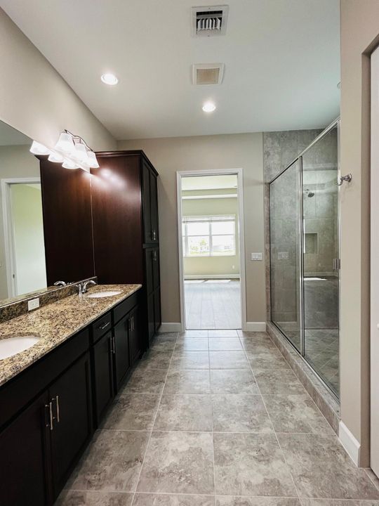 For Rent: $3,900 (4 beds, 3 baths, 3146 Square Feet)